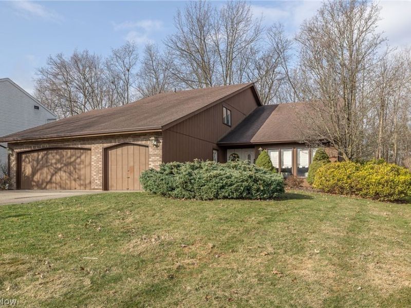 13576 Fairwinds Drive, Strongsville, OH 44136 Photo 2