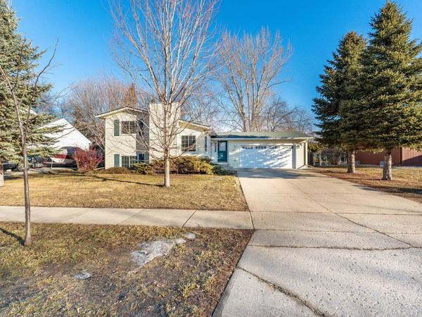 2001 26 1/2 Court S, Fargo, ND 58103