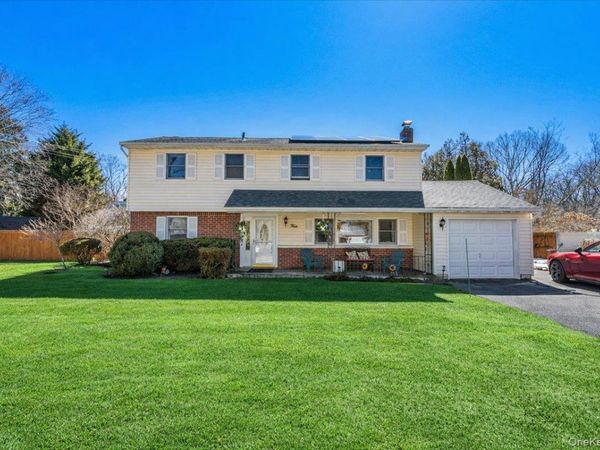 4 Andover Place , Huntington, NY 11743