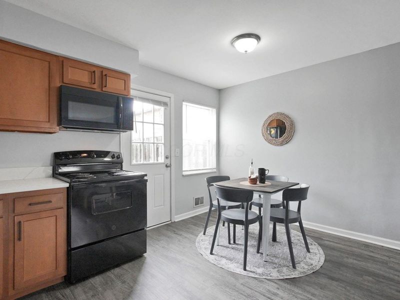 5720 Beechcroft Road , Unit B, Columbus, OH 43229 Photo 9