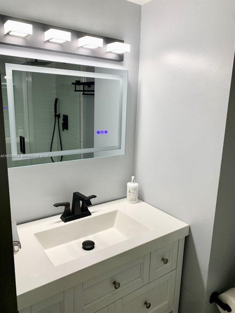 200 SE 15th Rd , Unit 3J, Miami, FL 33129 Photo