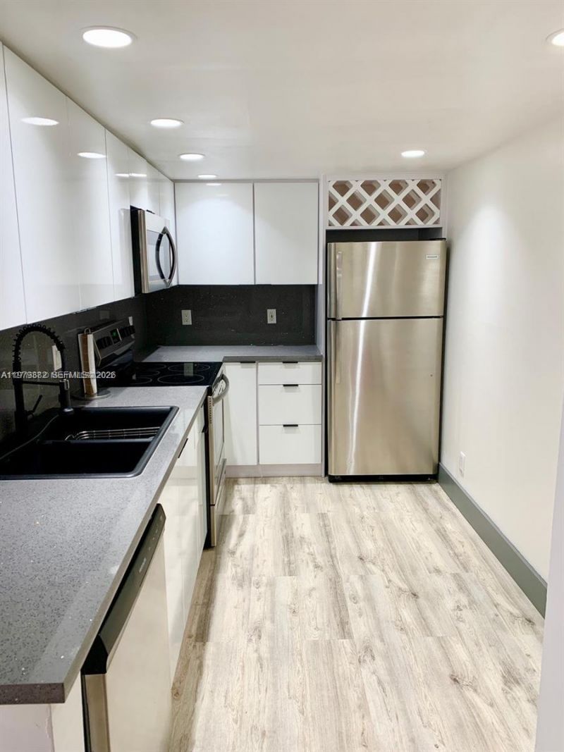 200 SE 15th Rd , Unit 3J, Miami, FL 33129 Photo