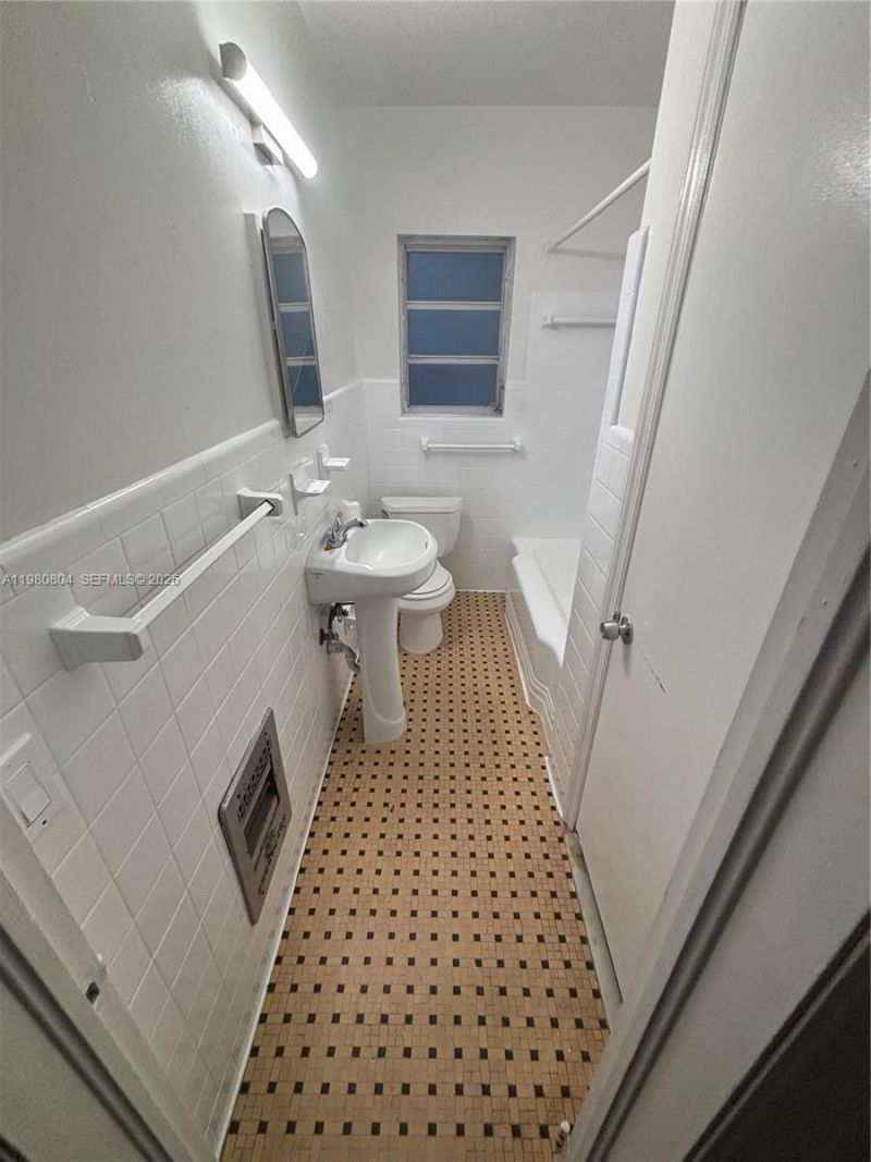 624 NE 7th Ave, Unit 3, Fort Lauderdale, FL 33304 Photo