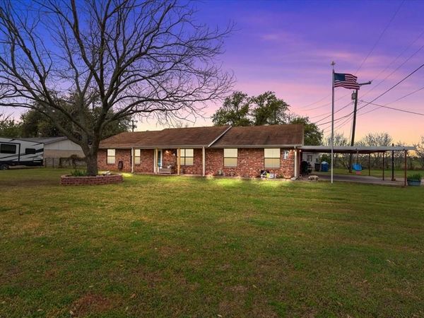 600 S Colorado Street , Whitney, TX 76692