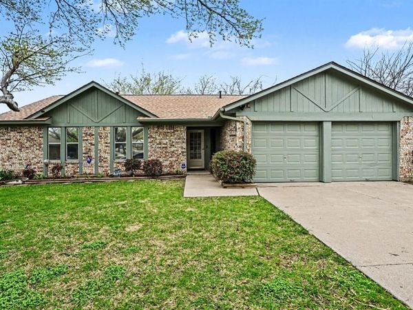 7017 Bennington Drive, Watauga, TX 76148