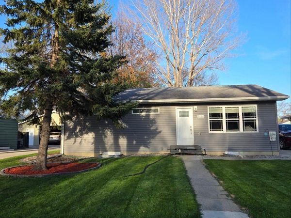 1438 19th Street S, Fargo, ND 58103