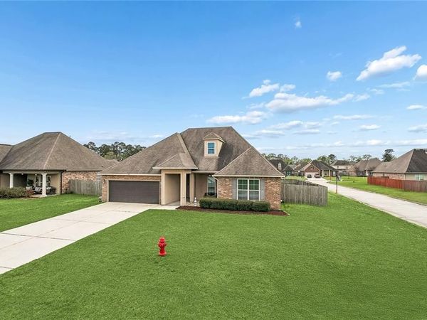 563 PONDEROSA Drive , Ponchatoula, LA 70454