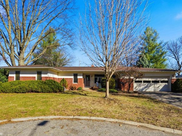 803 E Pine Ct., Mount Pleasant, IA 52641