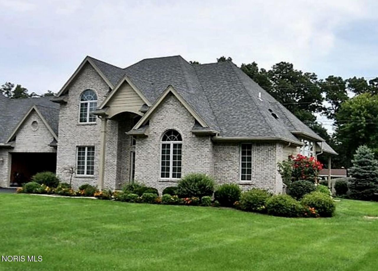 139 Pine Valley Road, Holland, OH 43528 Main Photo