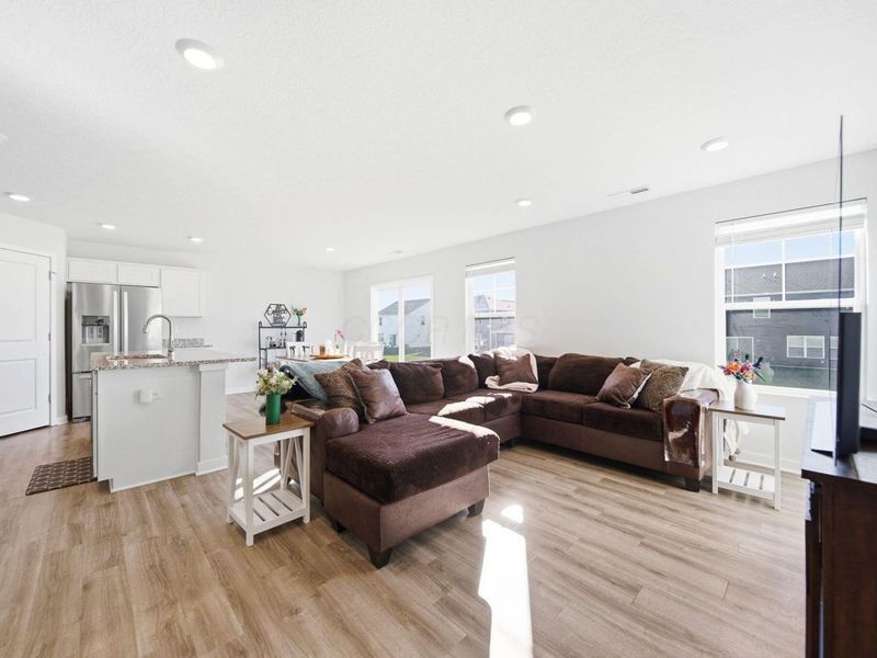 3057 Lamptonridge Drive, Columbus, OH 43232 Photo 10