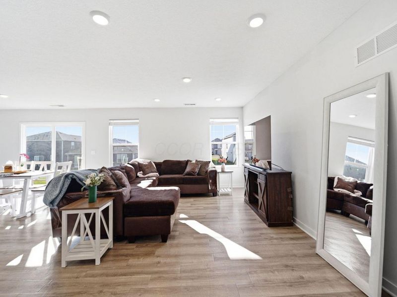 3057 Lamptonridge Drive, Columbus, OH 43232 Photo 11