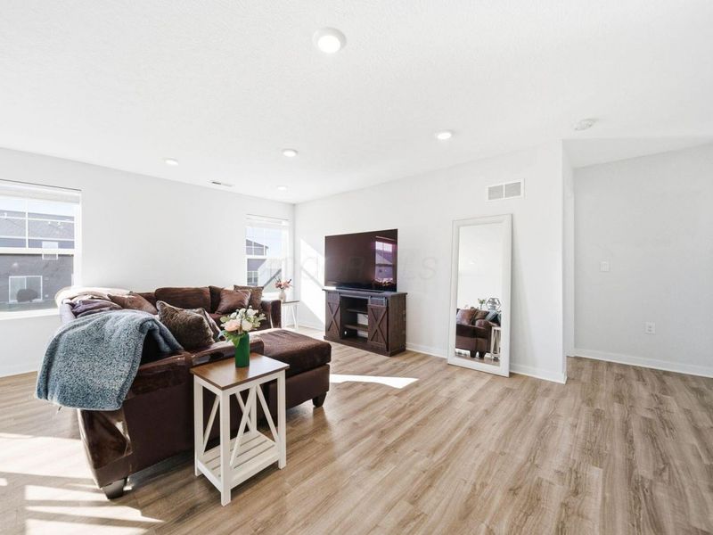 3057 Lamptonridge Drive, Columbus, OH 43232 Photo 8