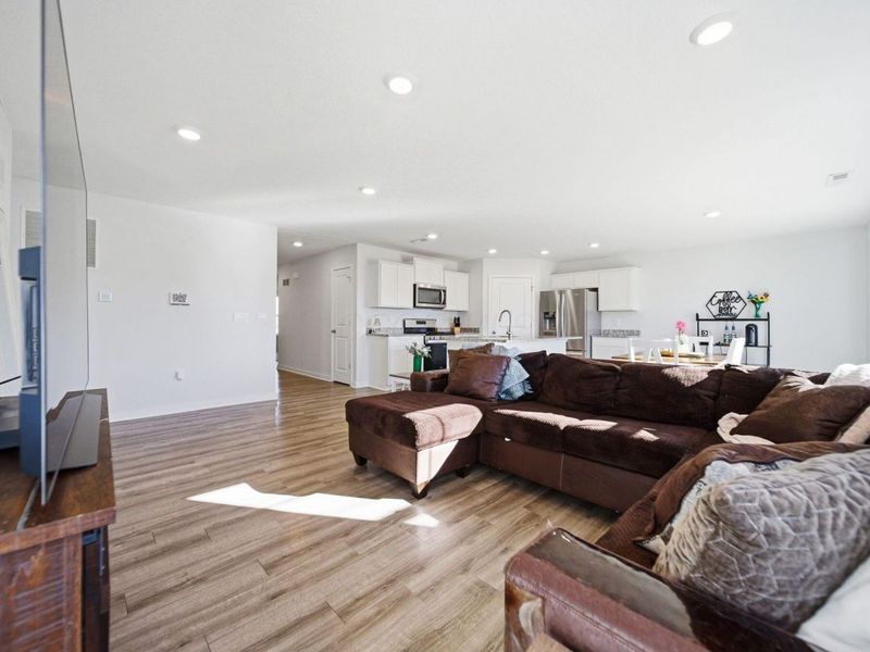 3057 Lamptonridge Drive, Columbus, OH 43232 Photo 9