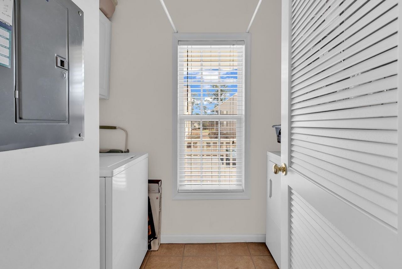 5816 Longwood Dr. Photo 10