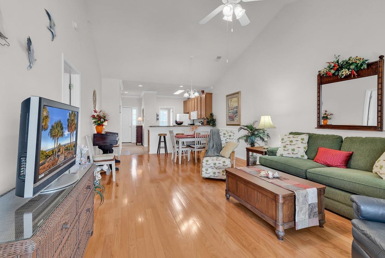 5816 Longwood Dr. Photo 13