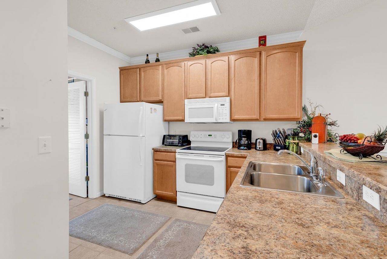 5816 Longwood Dr. Photo 6