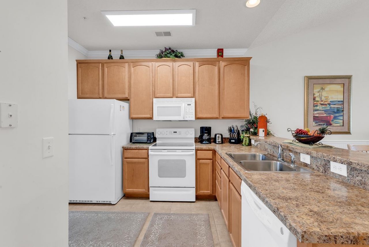 5816 Longwood Dr. Photo 7