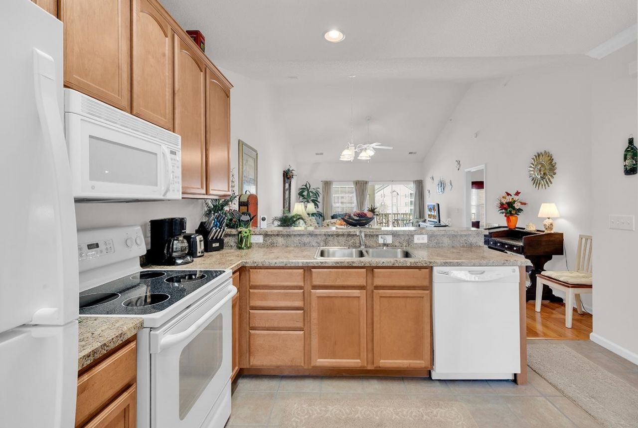 5816 Longwood Dr. Photo 8