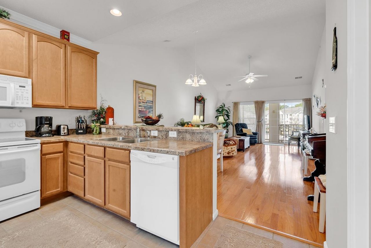 5816 Longwood Dr. Photo 9