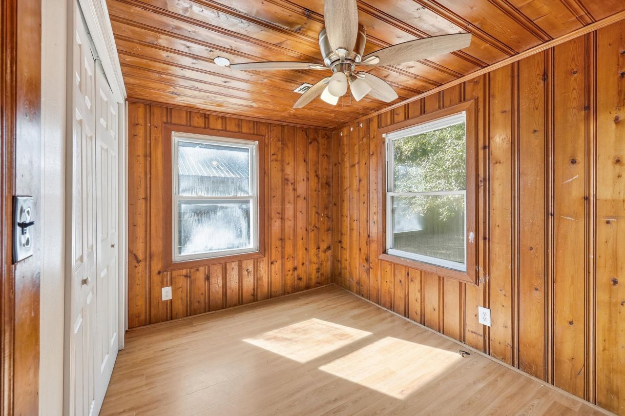 3884 Mineola Ave. Photo 12