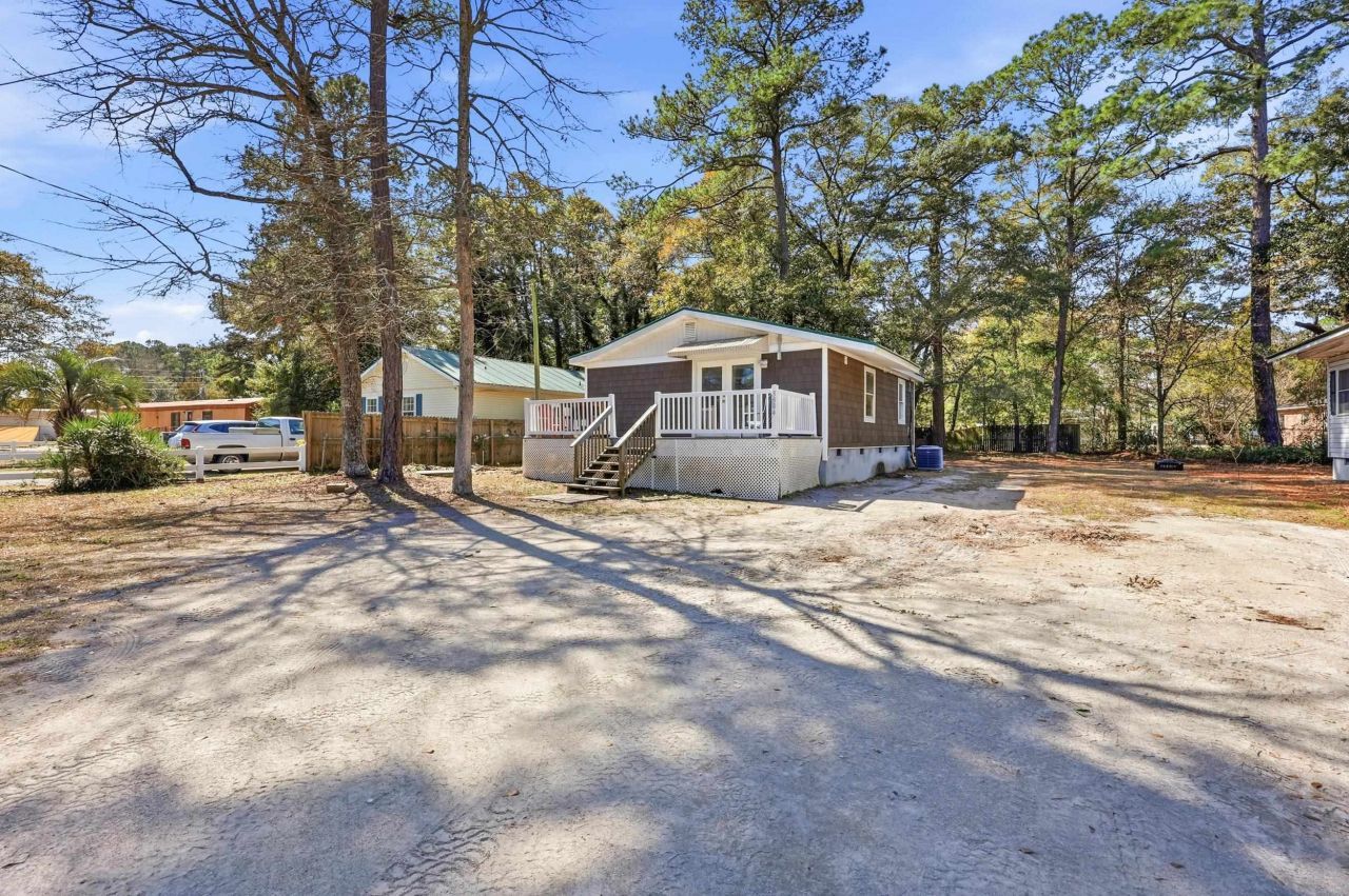 3884 Mineola Ave. Photo 5