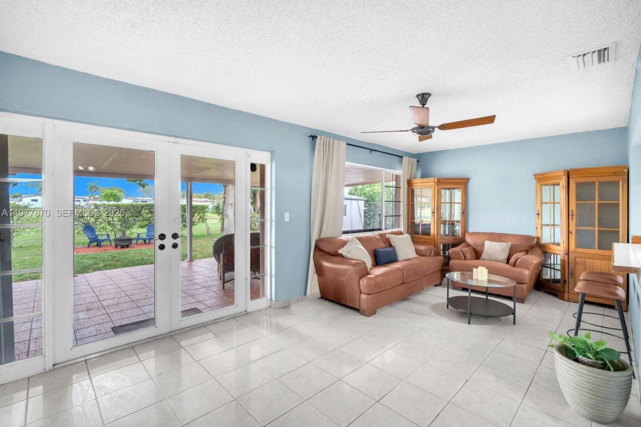 2030 NW 91st Ter , Pembroke Pines, FL 33024 Photo