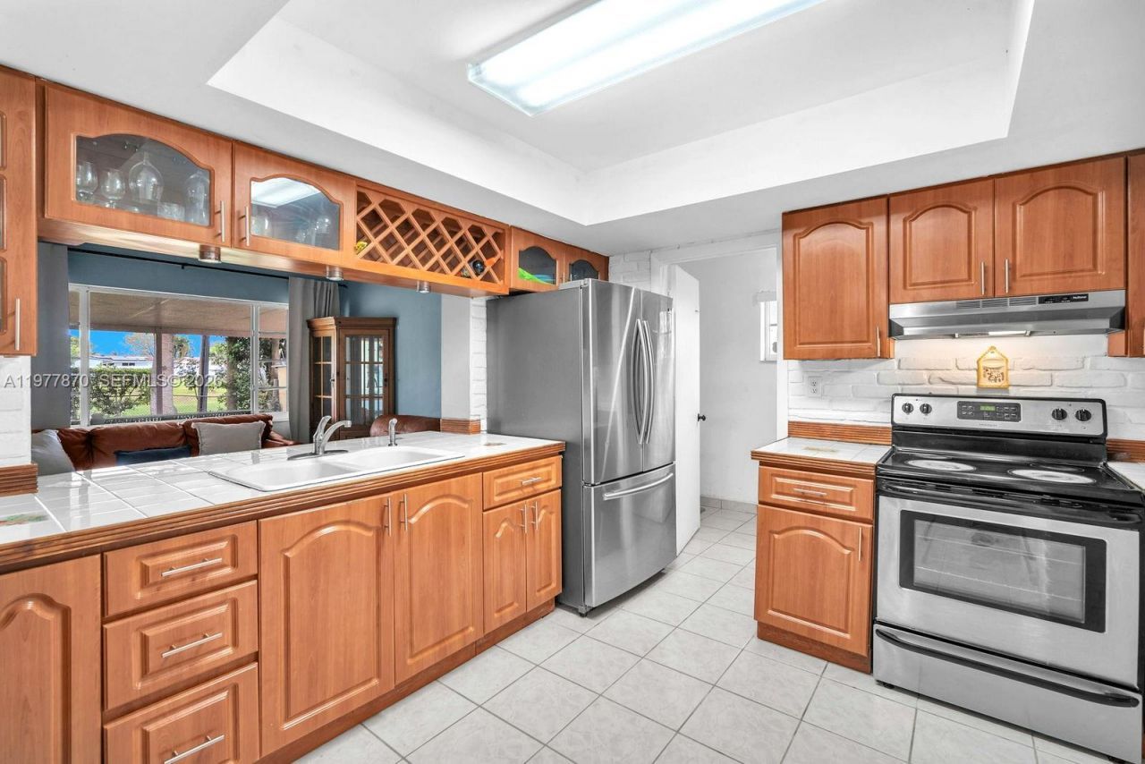 2030 NW 91st Ter , Pembroke Pines, FL 33024 Photo