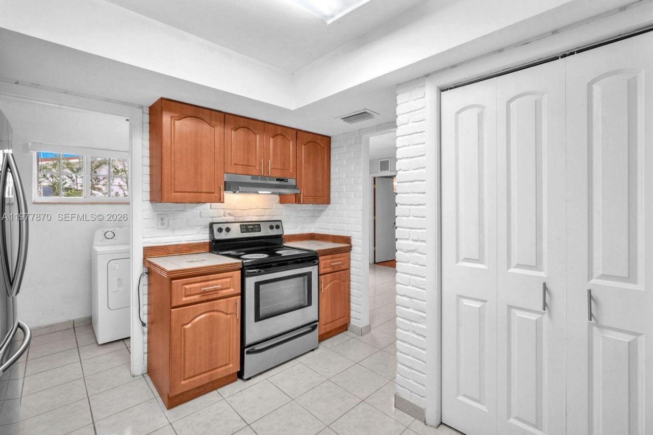 2030 NW 91st Ter , Pembroke Pines, FL 33024 Photo