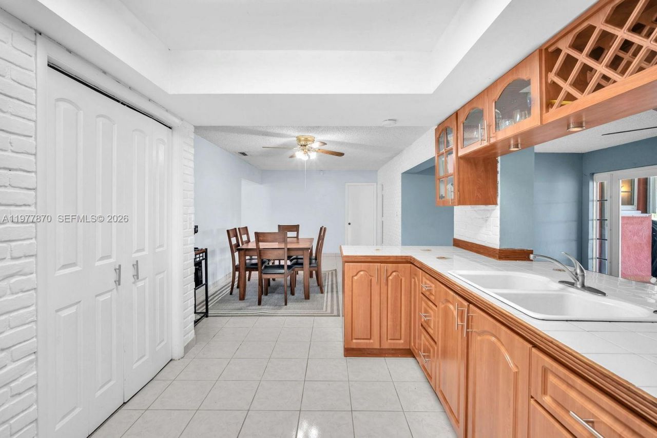 2030 NW 91st Ter , Pembroke Pines, FL 33024 Photo