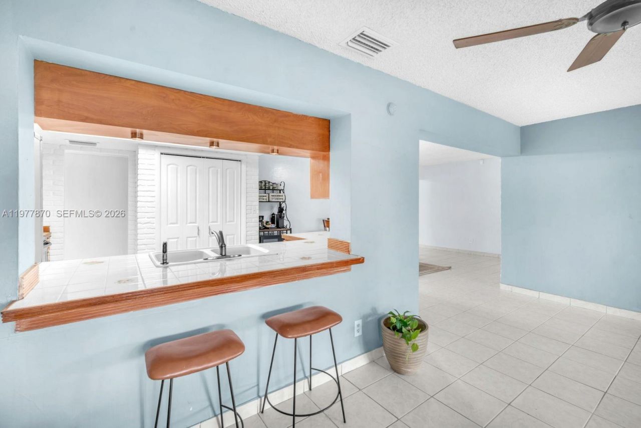 2030 NW 91st Ter , Pembroke Pines, FL 33024 Photo