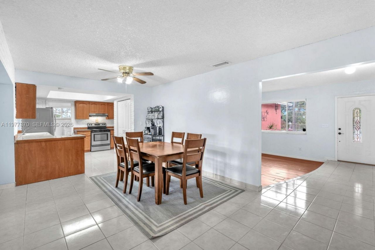 2030 NW 91st Ter , Pembroke Pines, FL 33024 Photo