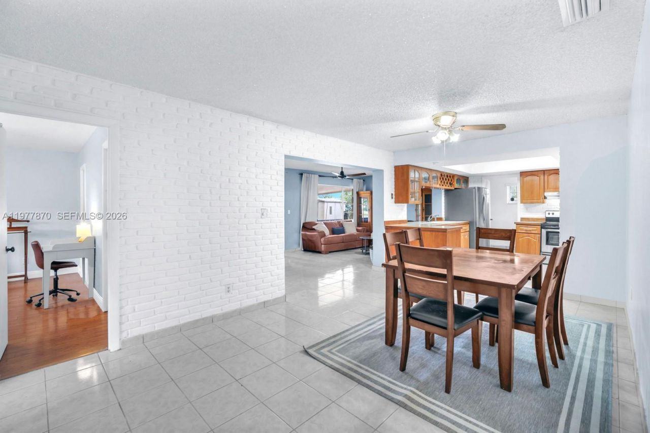 2030 NW 91st Ter , Pembroke Pines, FL 33024 Photo