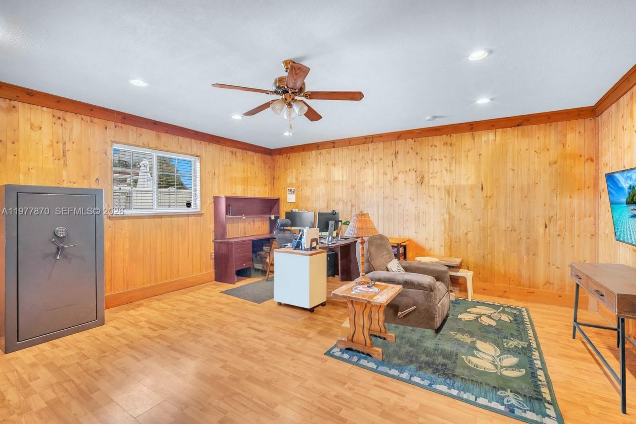 2030 NW 91st Ter , Pembroke Pines, FL 33024 Photo