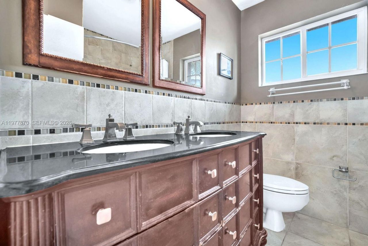 2030 NW 91st Ter , Pembroke Pines, FL 33024 Photo