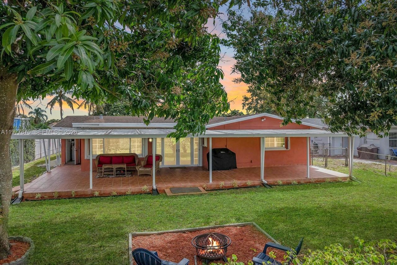 2030 NW 91st Ter , Pembroke Pines, FL 33024 Photo