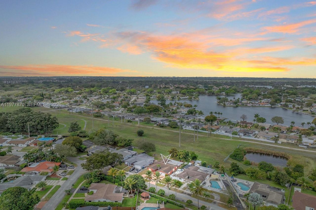 2030 NW 91st Ter , Pembroke Pines, FL 33024 Photo