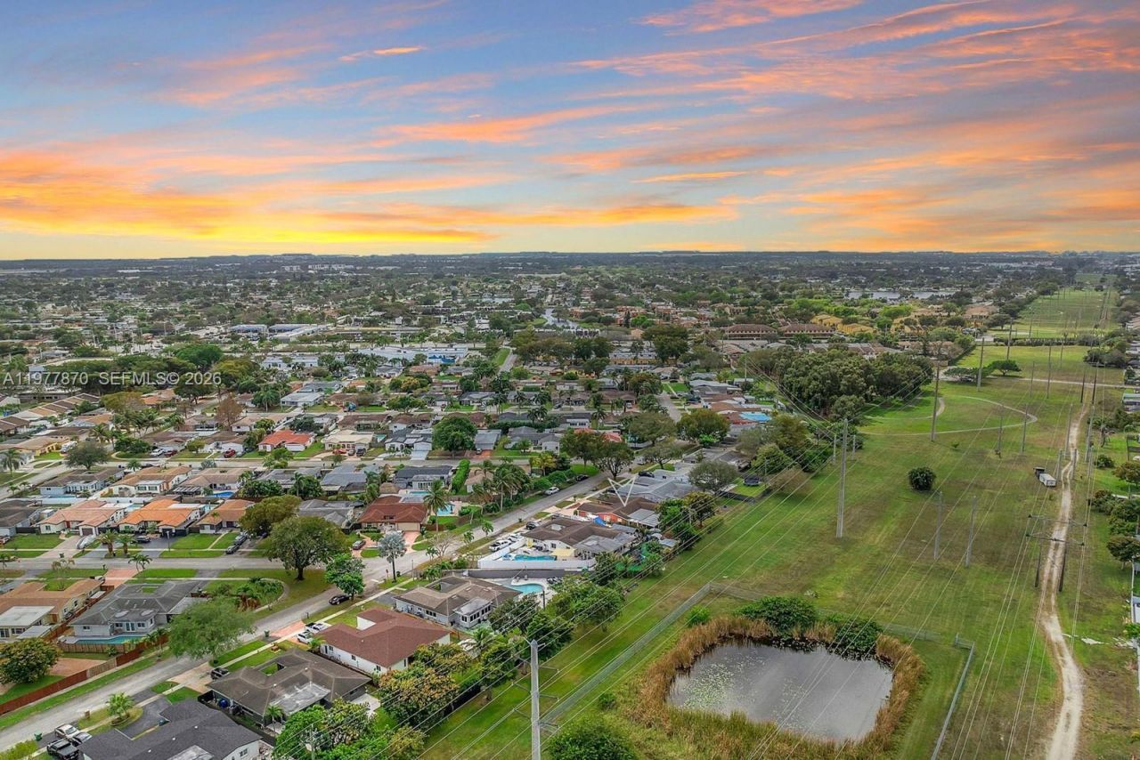 2030 NW 91st Ter , Pembroke Pines, FL 33024 Photo