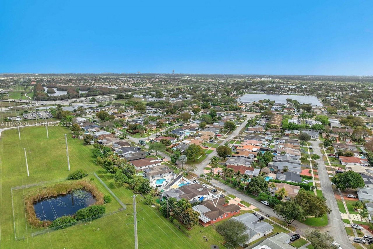 2030 NW 91st Ter , Pembroke Pines, FL 33024 Photo