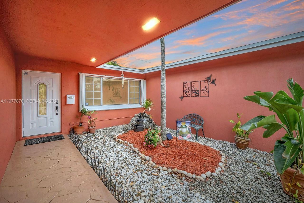 2030 NW 91st Ter , Pembroke Pines, FL 33024 Photo