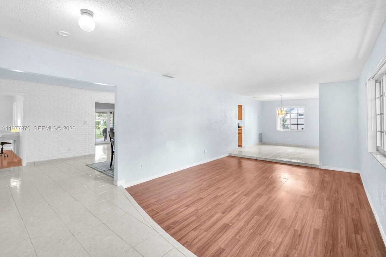 2030 NW 91st Ter , Pembroke Pines, FL 33024 Photo