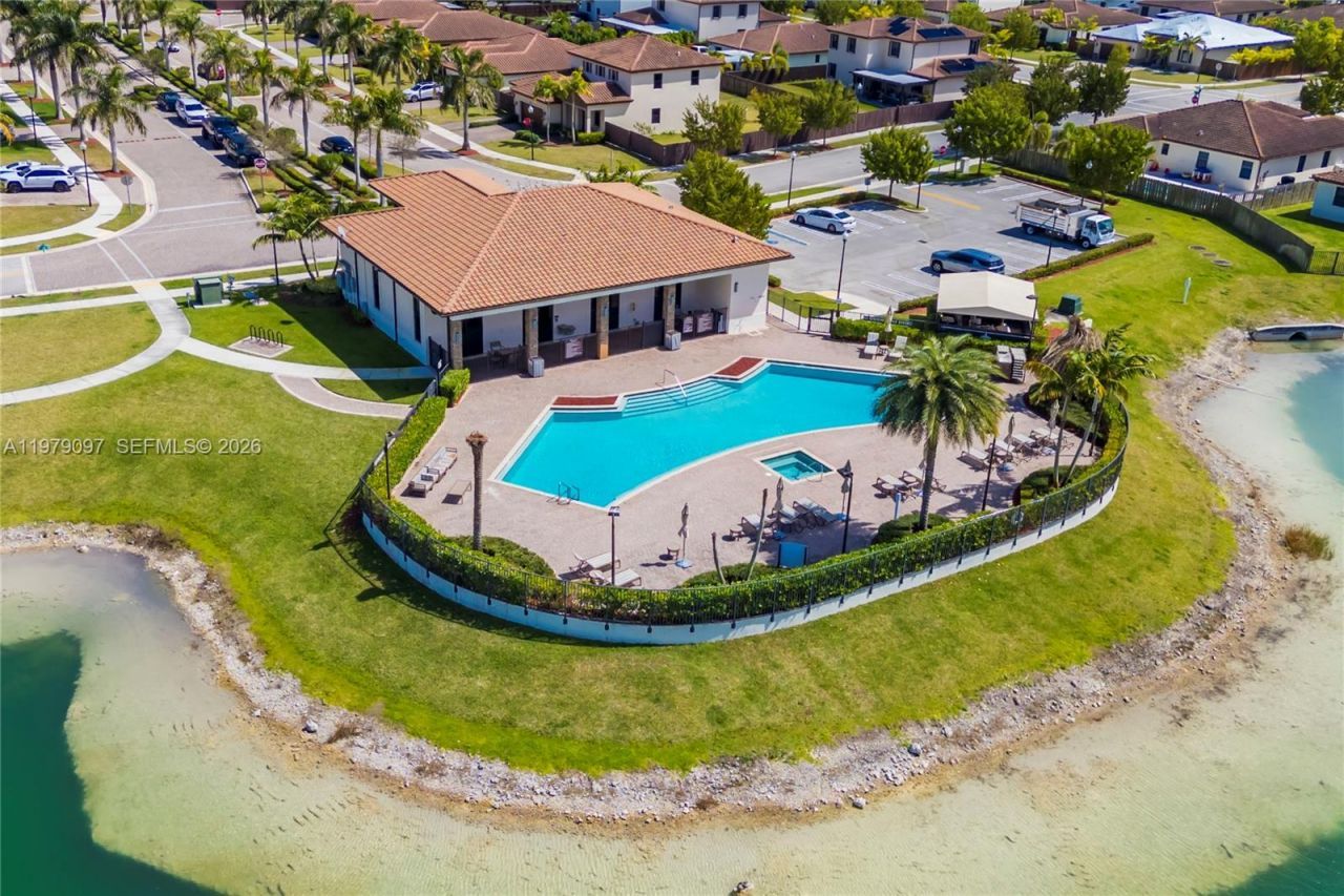 2541 SE 1st St, Homestead, FL 33033 Photo