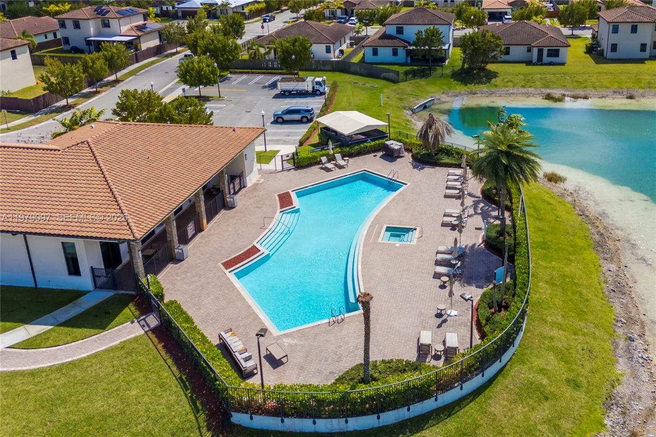 2541 SE 1st St, Homestead, FL 33033 Photo