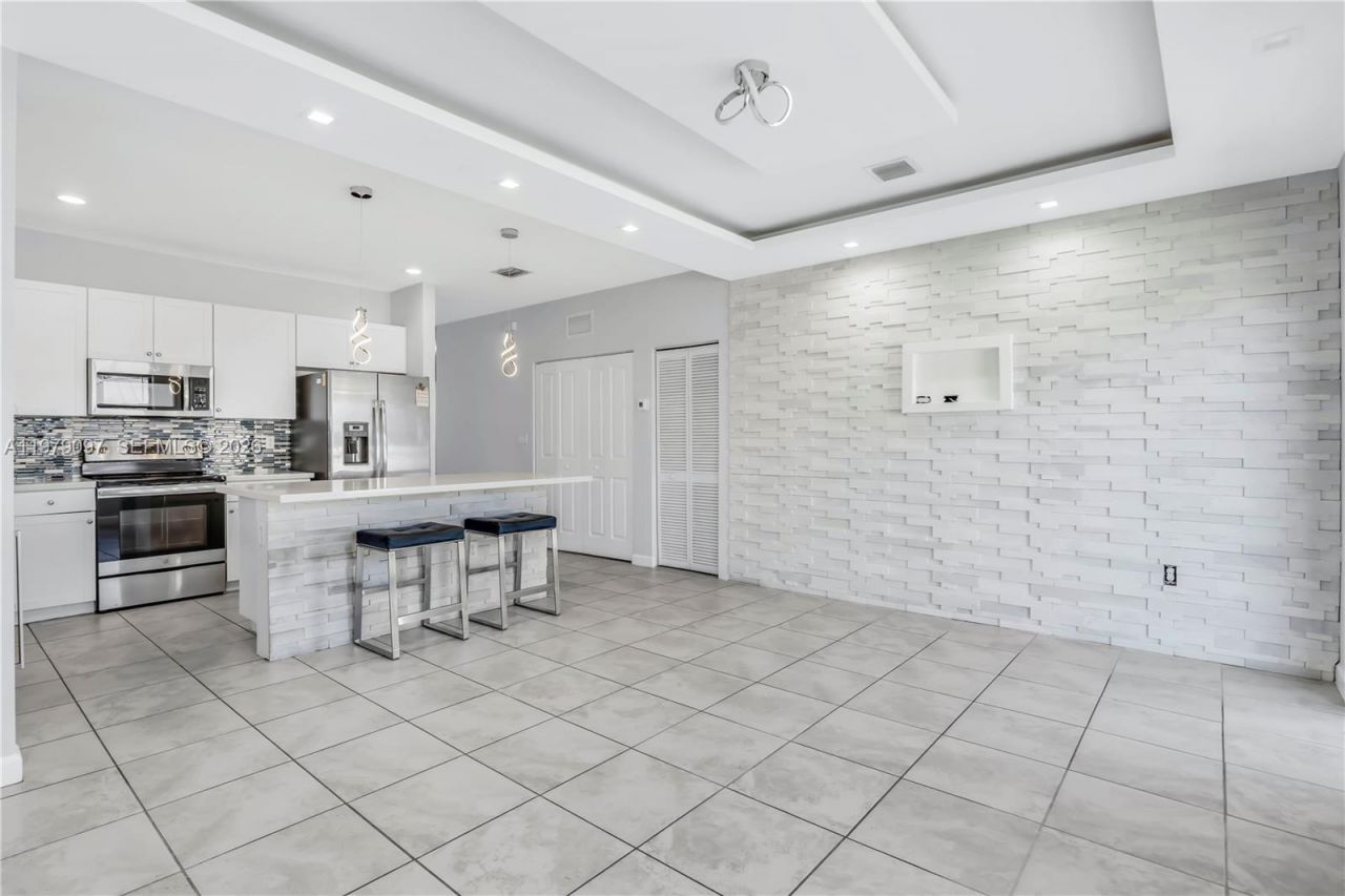 2541 SE 1st St, Homestead, FL 33033 Photo