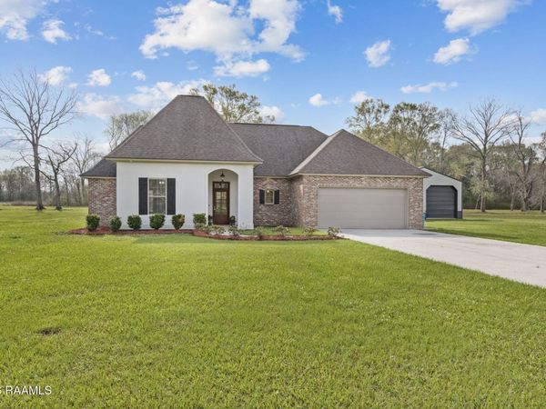 1013 Gloria Kern Drive , Breaux Bridge, LA 70517