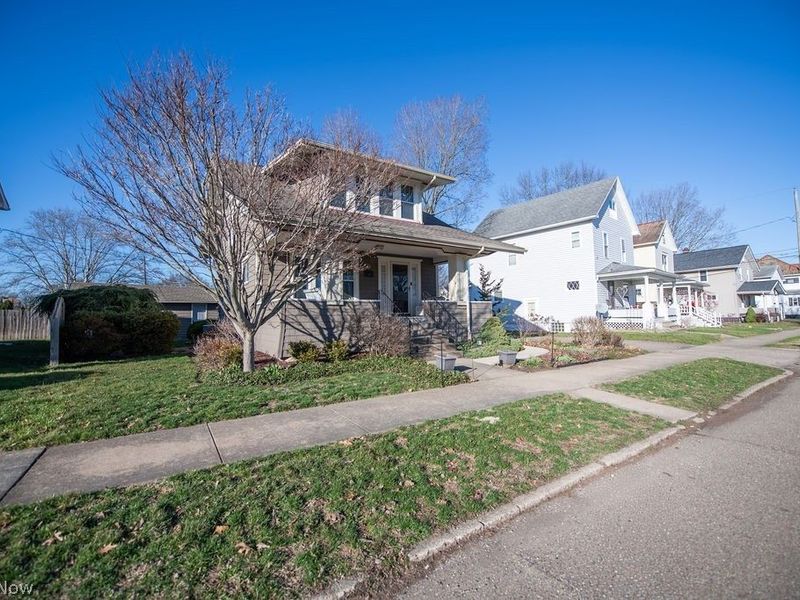 329 Park Avenue NW, New Philadelphia, OH 44663 Photo 2