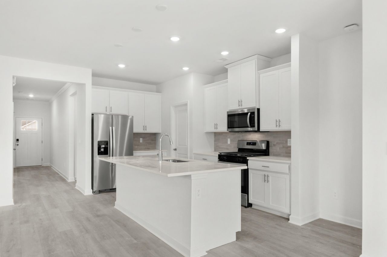 221 Evergreen St. Photo 13