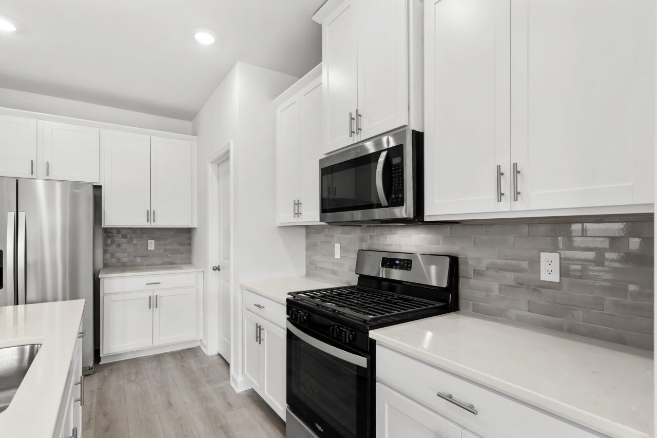 221 Evergreen St. Photo 15