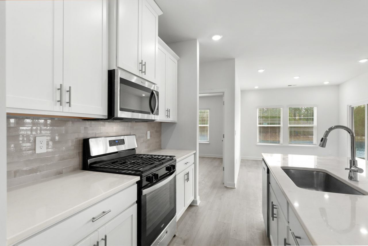 221 Evergreen St. Photo 16