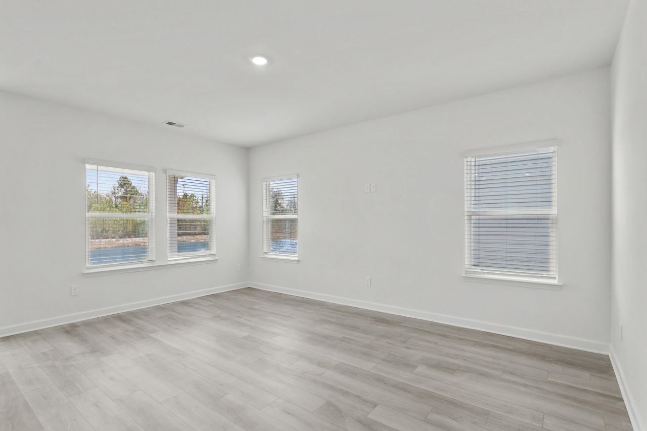 221 Evergreen St. Photo 17