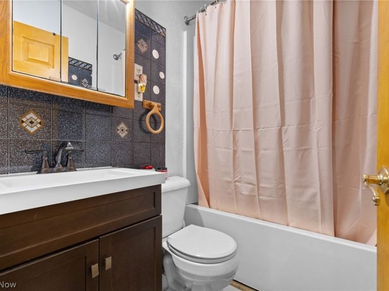 832 Buena Vista Boulevard, Steubenville, OH 43952 Photo 17